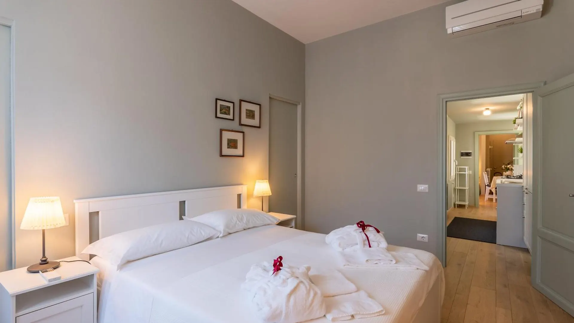 Santo Spirito Flower Apartment Florence 0*,  Italy